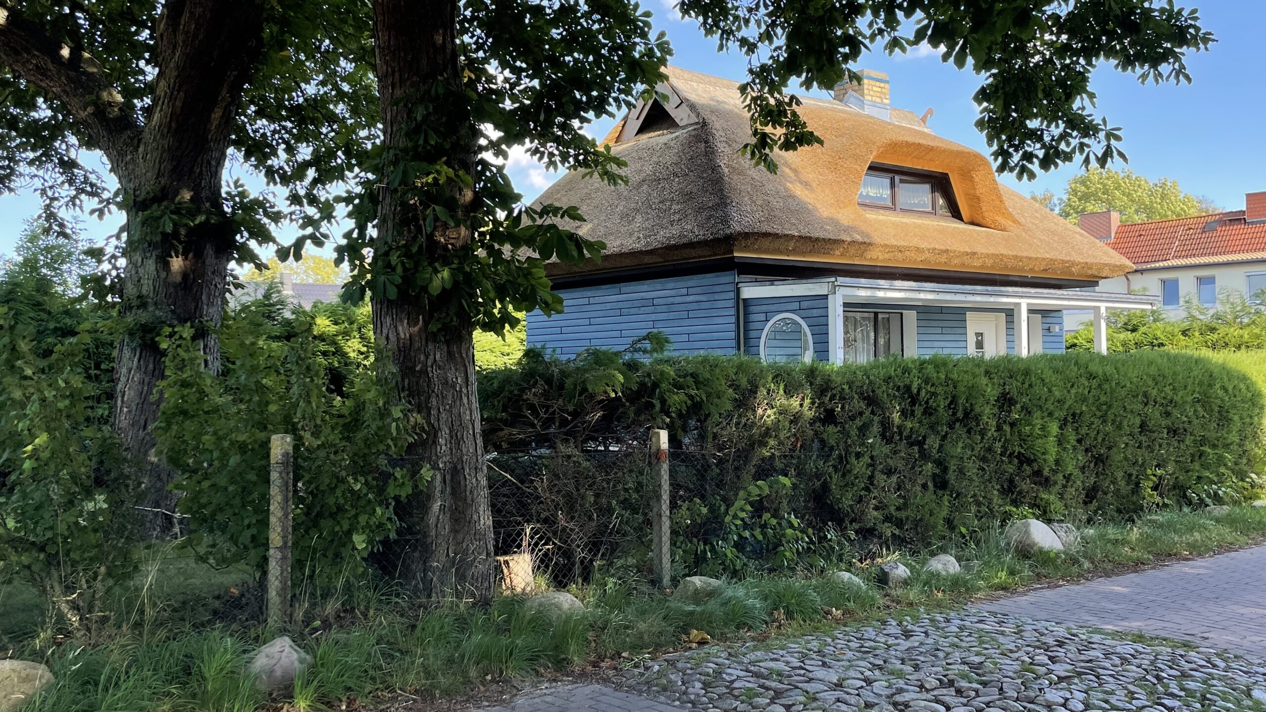 Terrasse mit Strandkorb